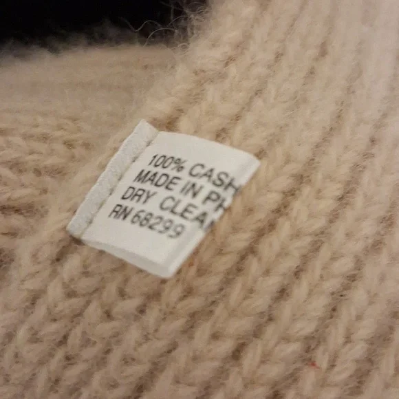 Knit Key-hole Light Tan Scarf  100% Cashmere - Picture 2 of 3